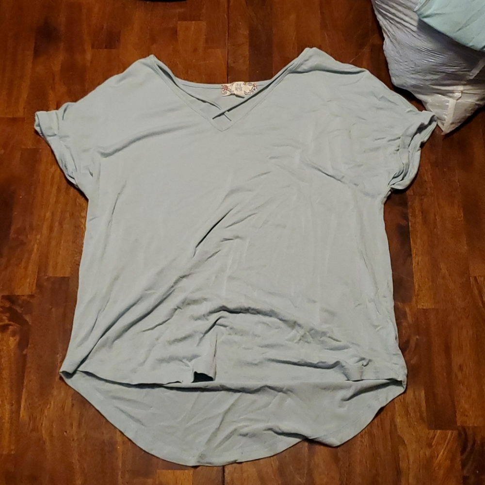 Shirt sleeve t-shirt
